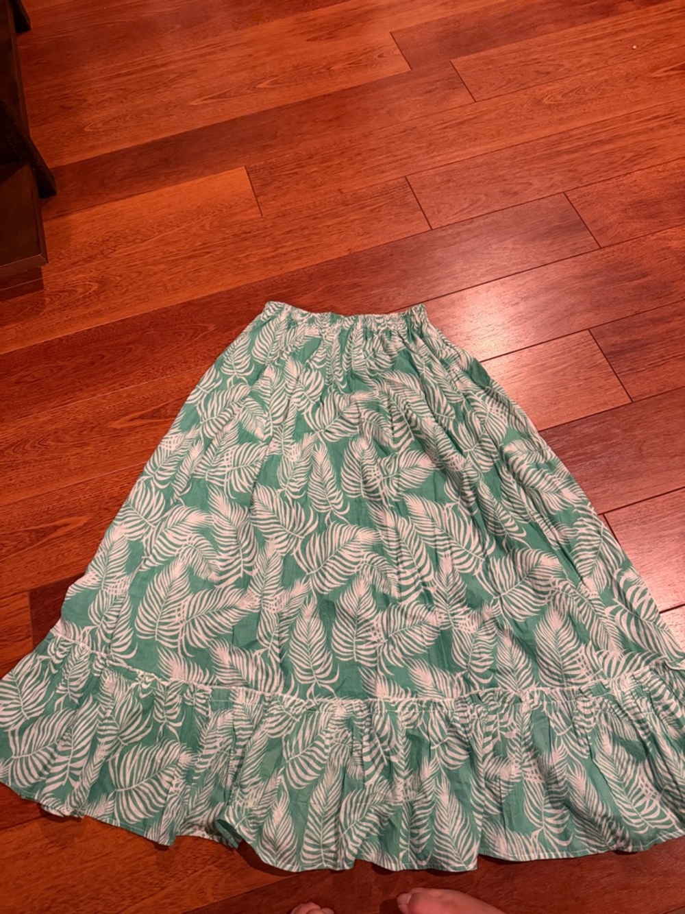 Women’s Green Leaf Print Maxi Skirt